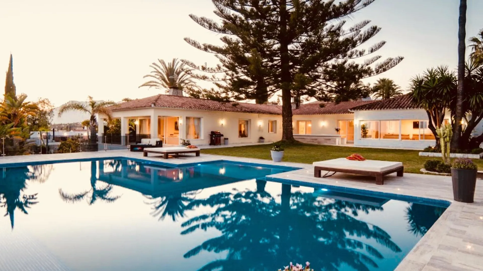 Villa With 8 Bedrooms In Marbella, With Wonderful Sea View, Private Po إسبانيا